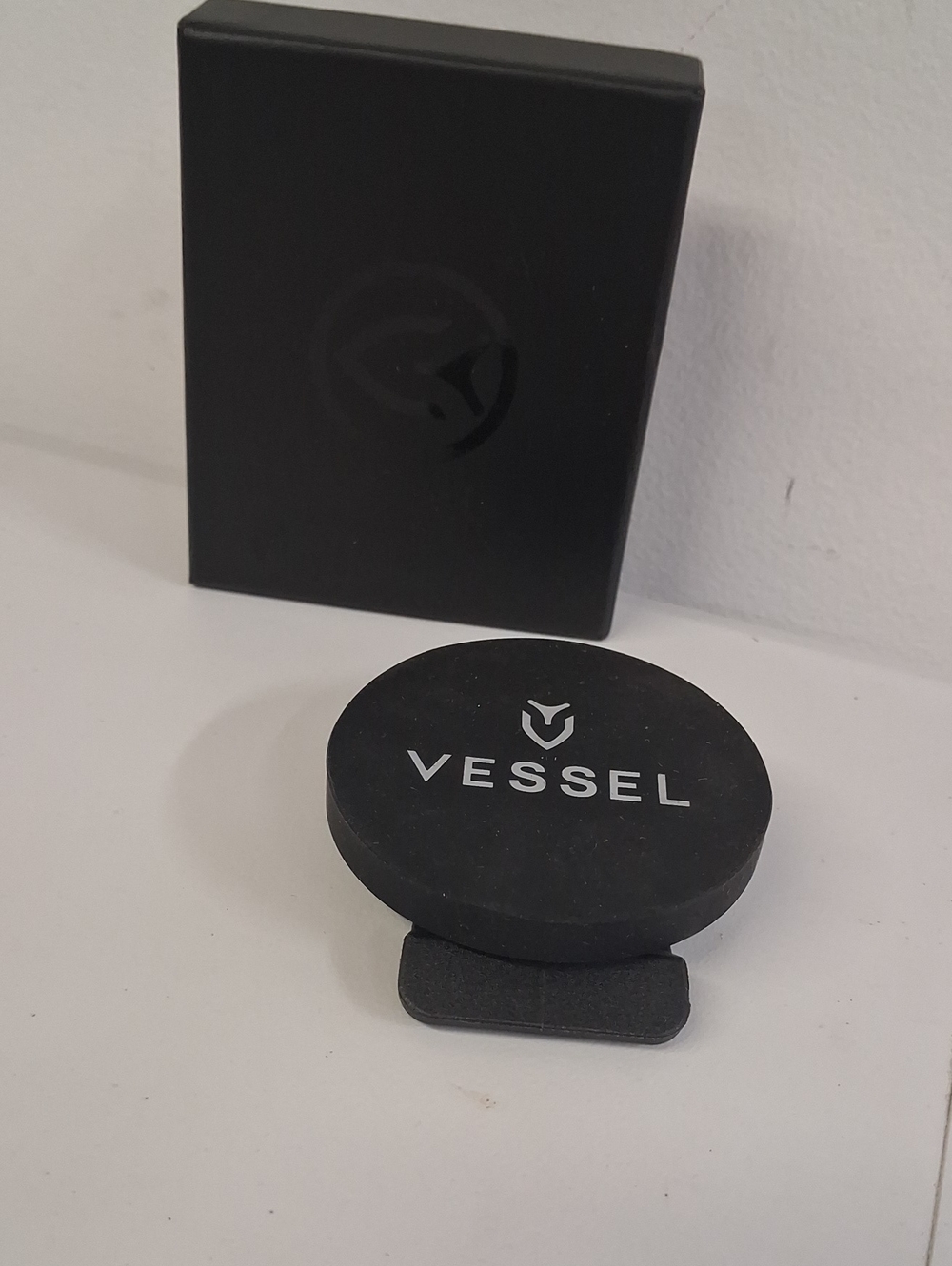 NWT VESSEL x MagnetOwl Magnetic Landing Pad Black, Game-Changing Golf Accessory